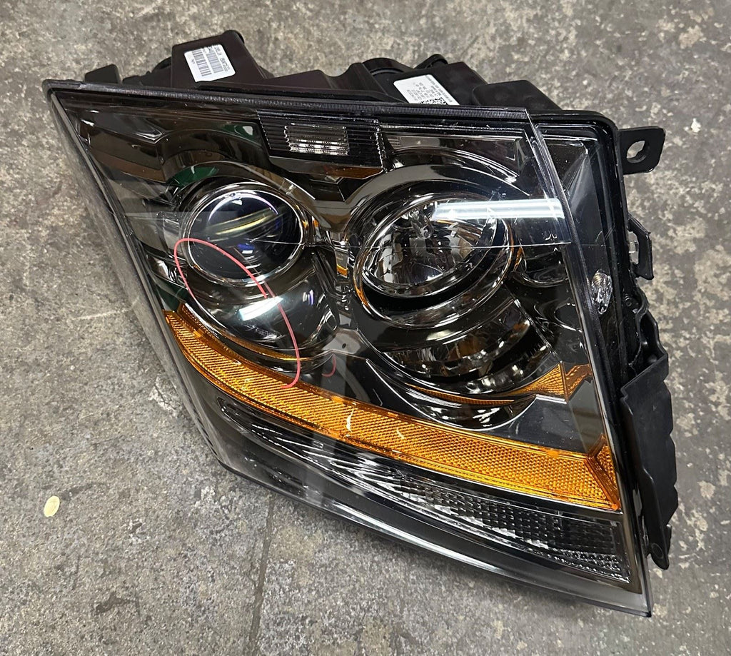 OEM | Headlight Assembly Passenger fits 08-14 CTS  19433120 Broken Tab