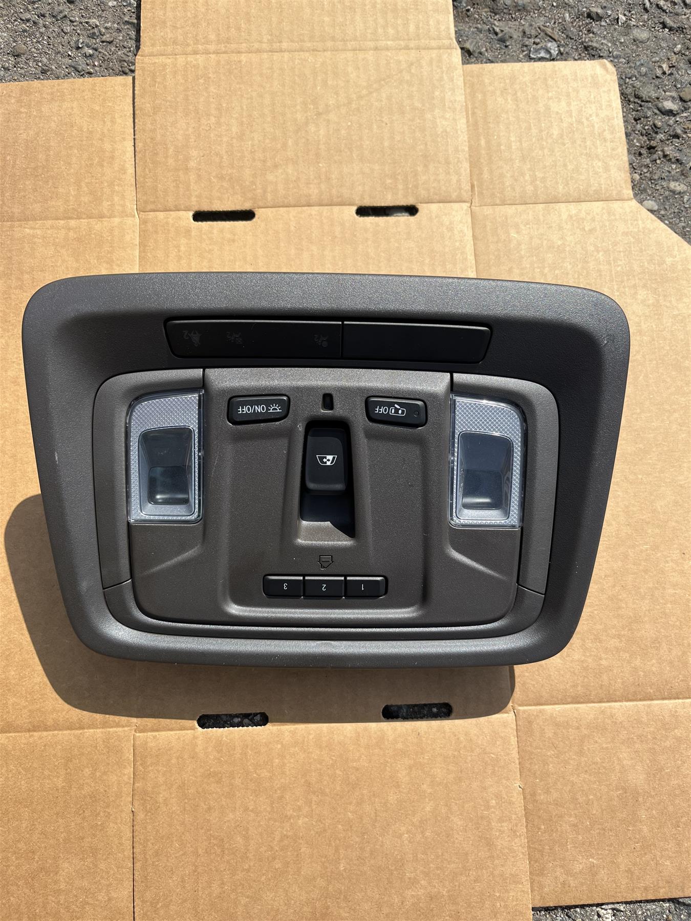 GM OEM Front Console Assembly 84608560 Very Dark Atmosphere