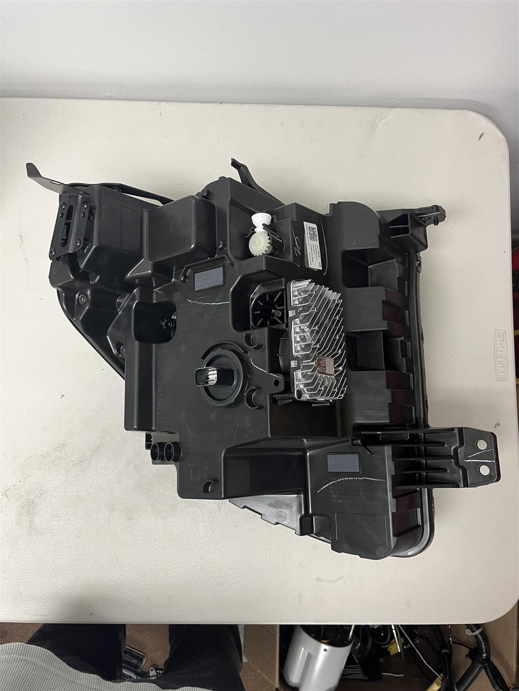 Genuine OEM 22-26 Headlight For Sierra 1 Scratch 1 Brk Tab | 85064856 GM