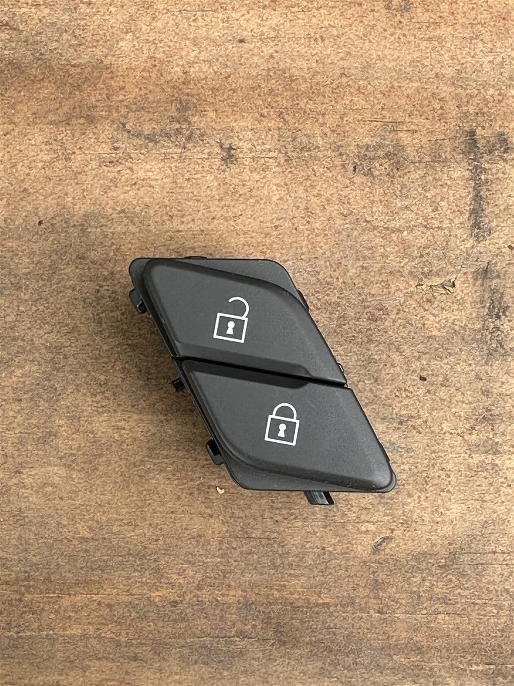 Genuine GM 86813008 Multi-Function Steering Wheel Control Switch Pallet of 500