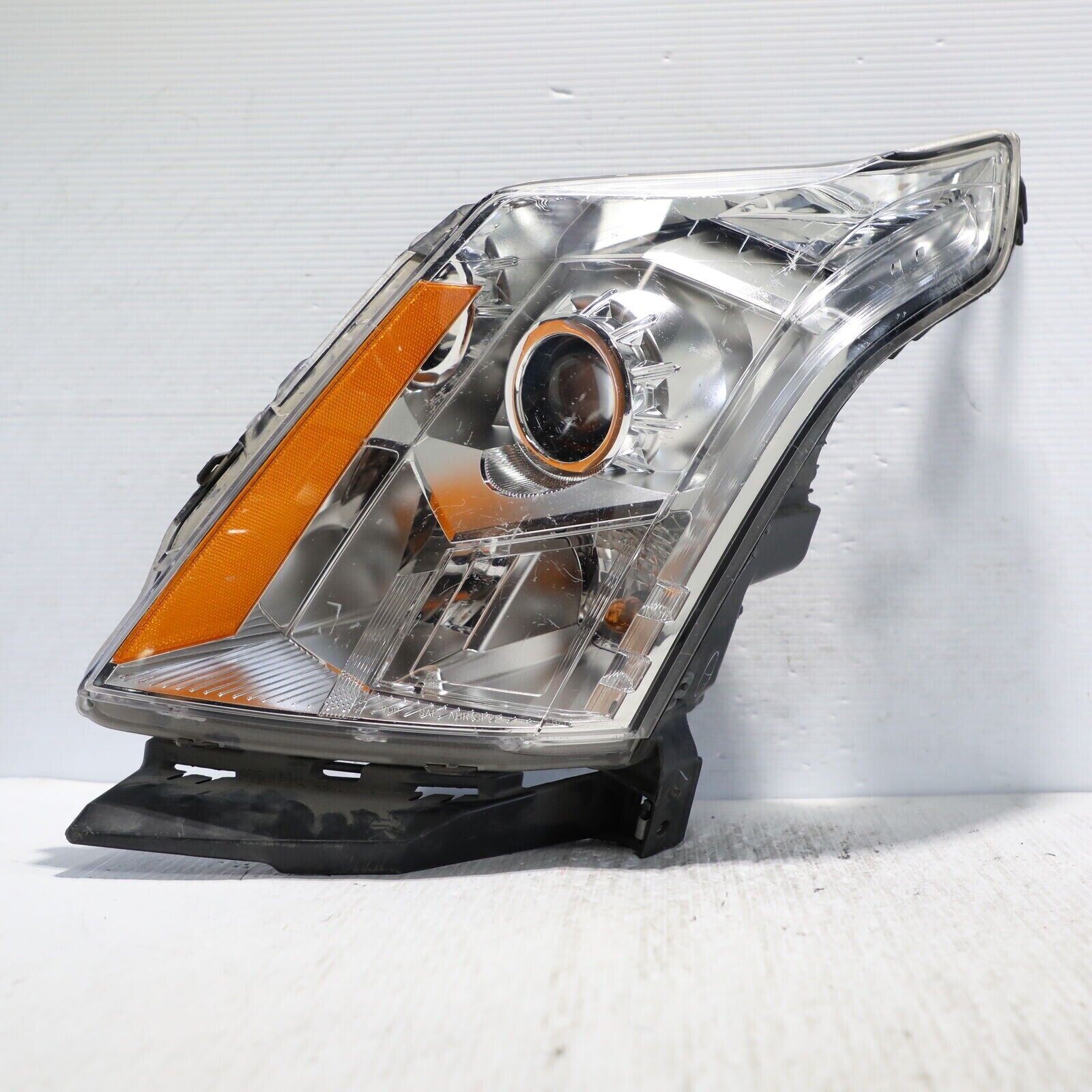 OEM 2010-2016 Cadillac SRX Driver Halogen Headlight 22853872