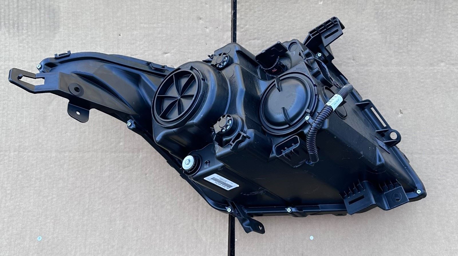 OEM |  Headlight Assembly Driver Side fits 14-16 SRX GM 23315409
