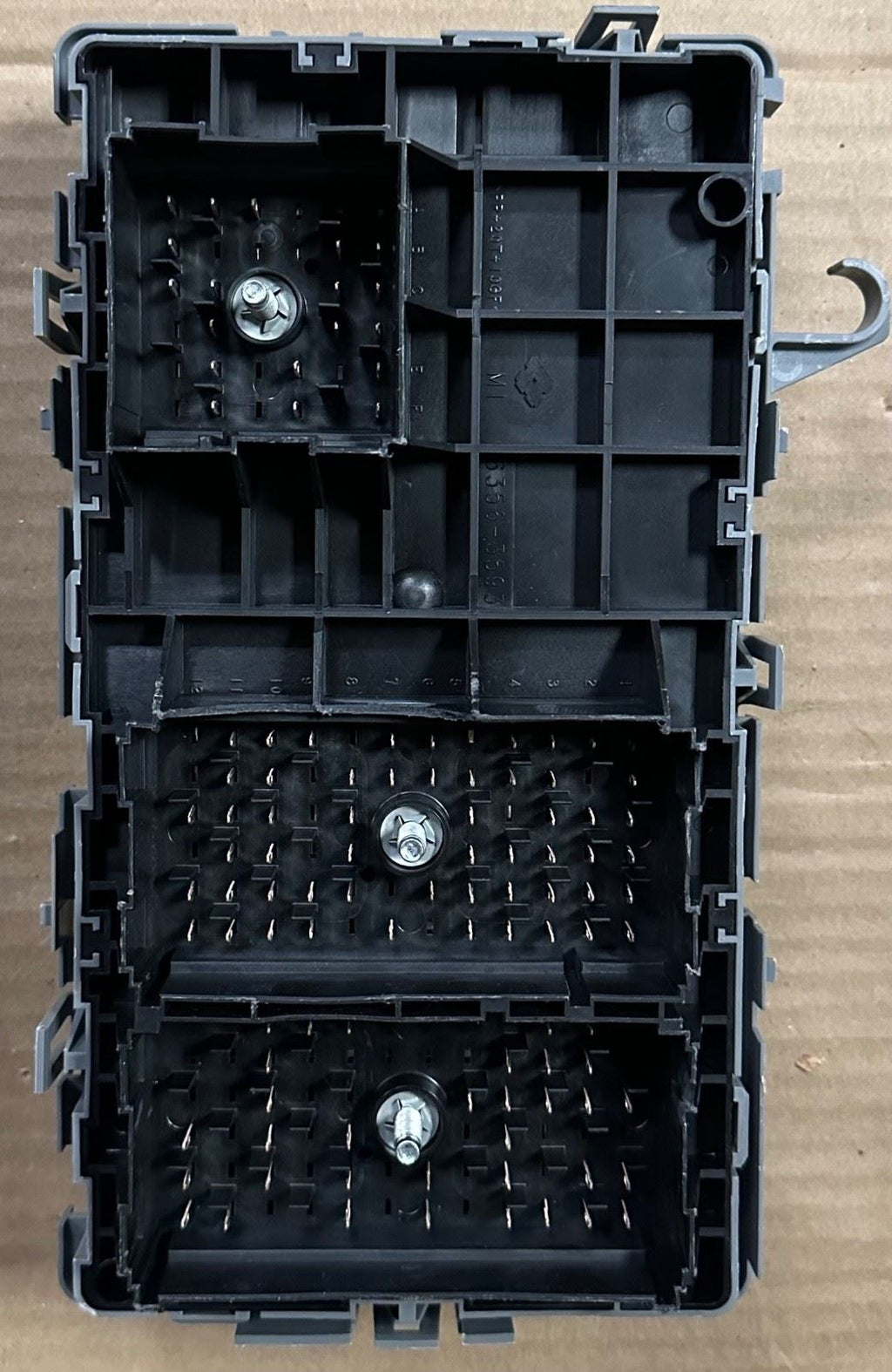 OEM | Accessory Wiring Junction Block fits 2003-2007 Express GM 15930149