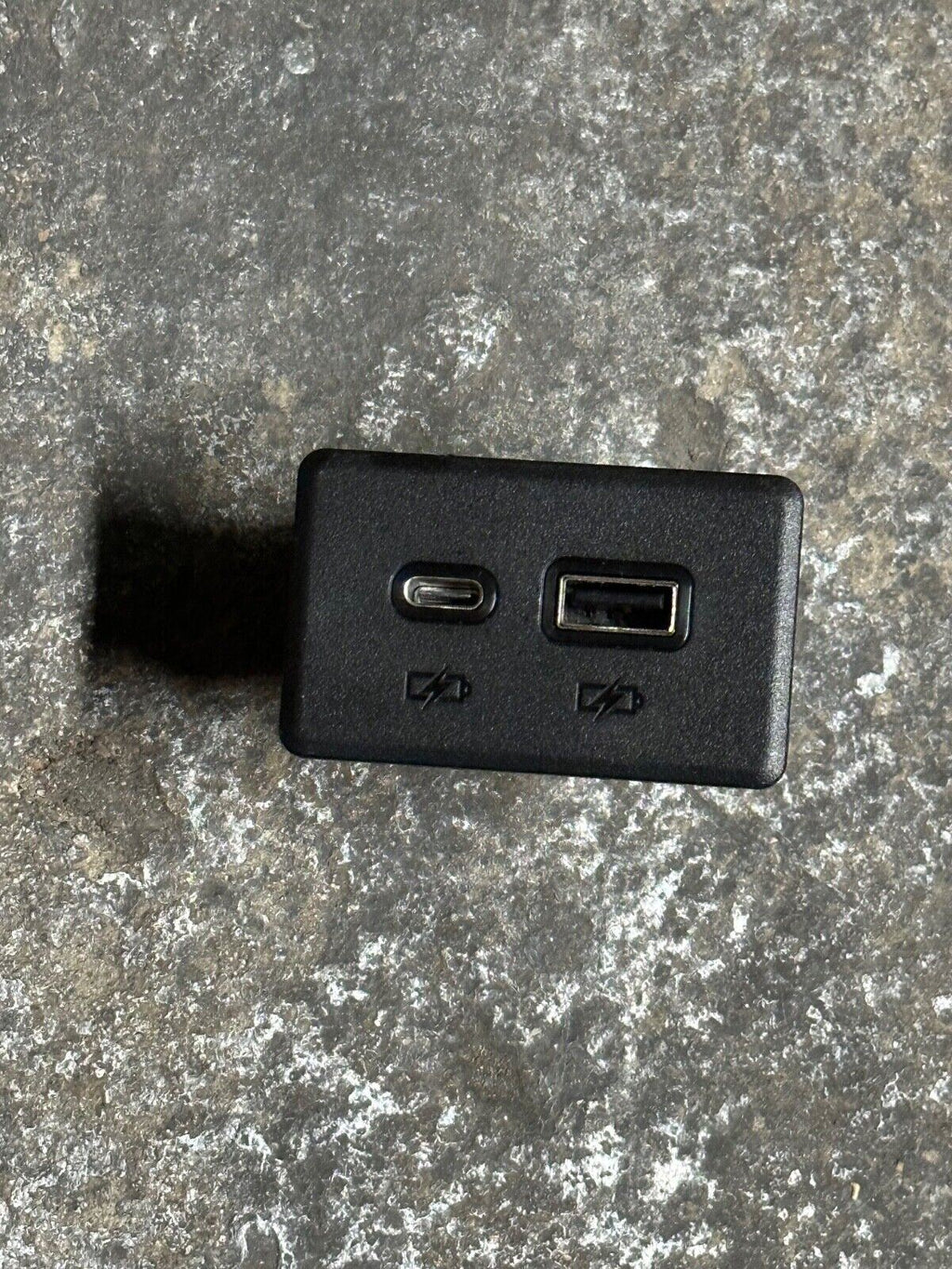 USB, USBC Port Black Dual Charge Receptacle 2019 Silverado Sierra 1500 2500 3500