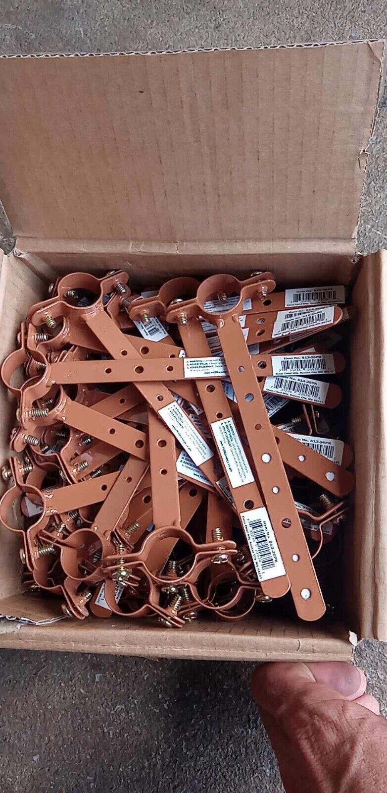 Sioux Chief 3/4" Epoxy-Plated Steel Milford Pipe Hanger 512-36PK Case of 50