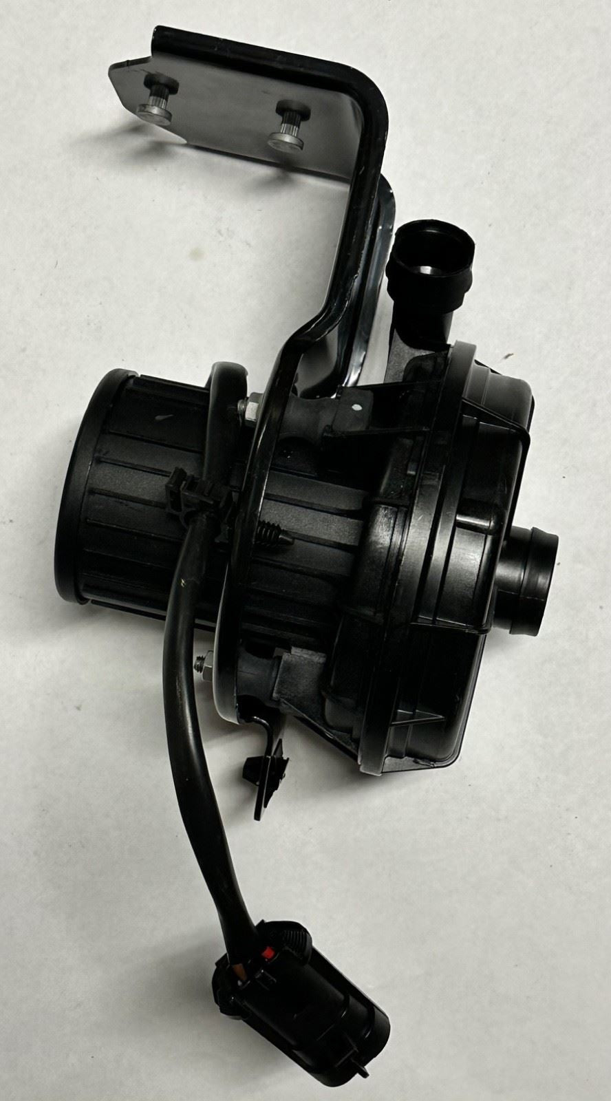 GM 15928252 Secondary Air Injection Smog Pump with Bracket | Colorado Canyon H3