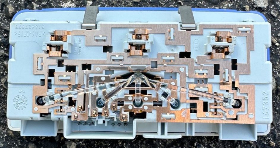 OEM | Center Reading and Courtesy Lamp Fits 2016-2018 Cruze GM 84141734