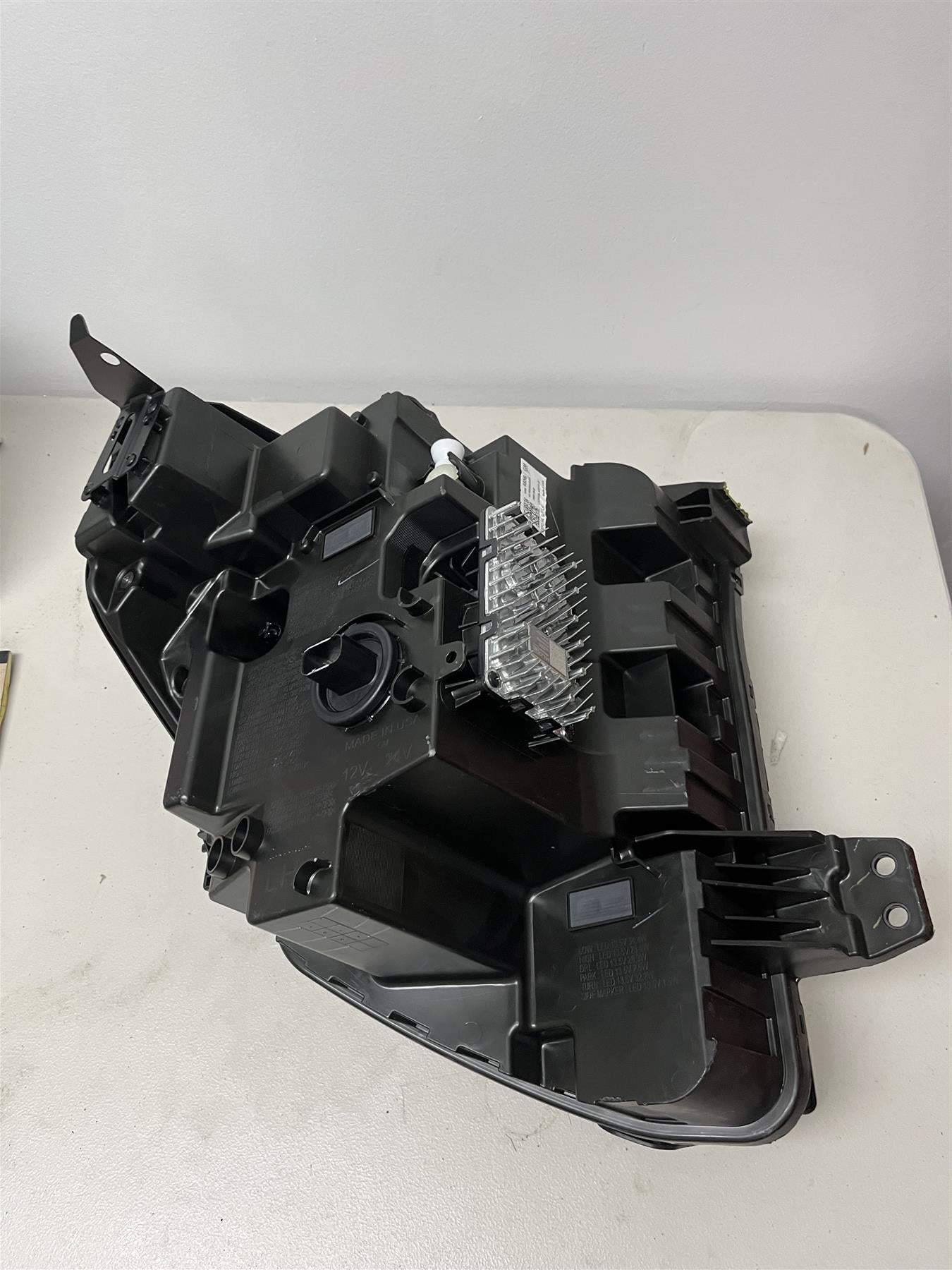 Genuine OEM 22-26 Headlight For Sierra Scratches 1 Brk Tab | 85064856 GM
