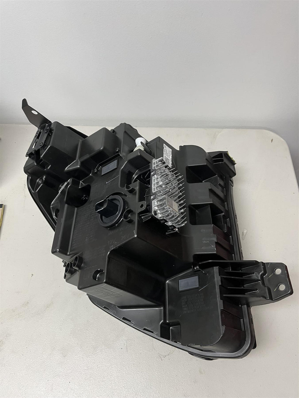 Genuine OEM 22-26 Headlight For Sierra Scratches 1 Brk Tab | 85064856 GM