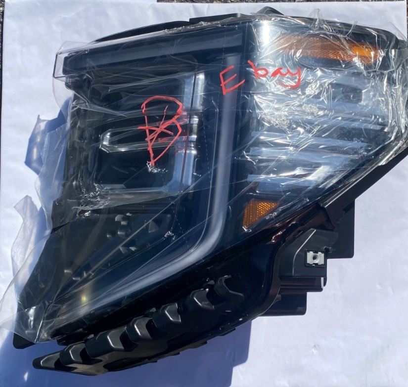 OEM GMC Sierra 1500 LED Headlight Driver Left LH 2022-2026 85064856 Lens Scratch