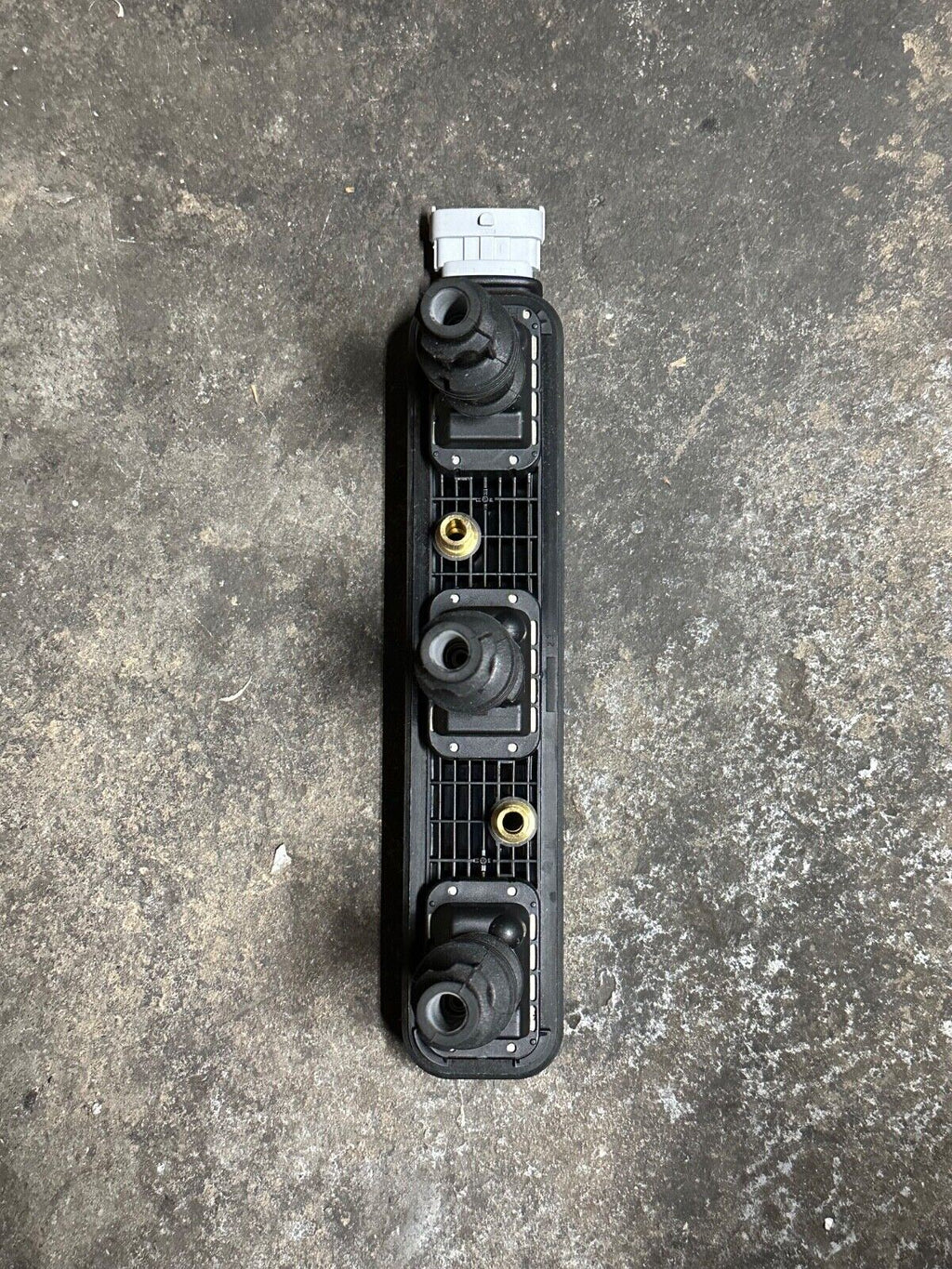 Ignition Coil GM Genuine Parts 90584337 1999 - 2005 GM 3.0L