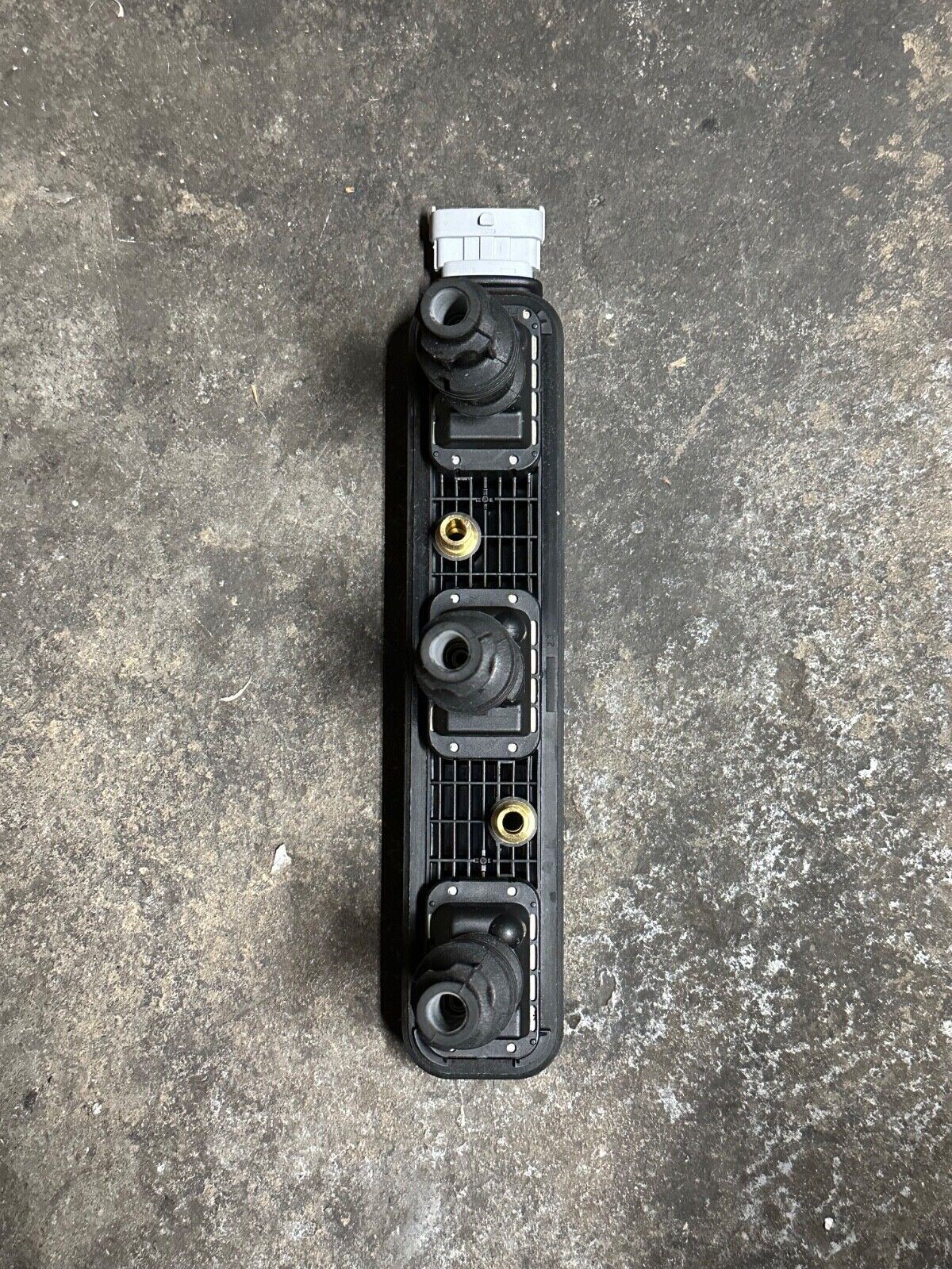 Ignition Coil GM Genuine Parts 90584337 1999 - 2005 GM 3.0L