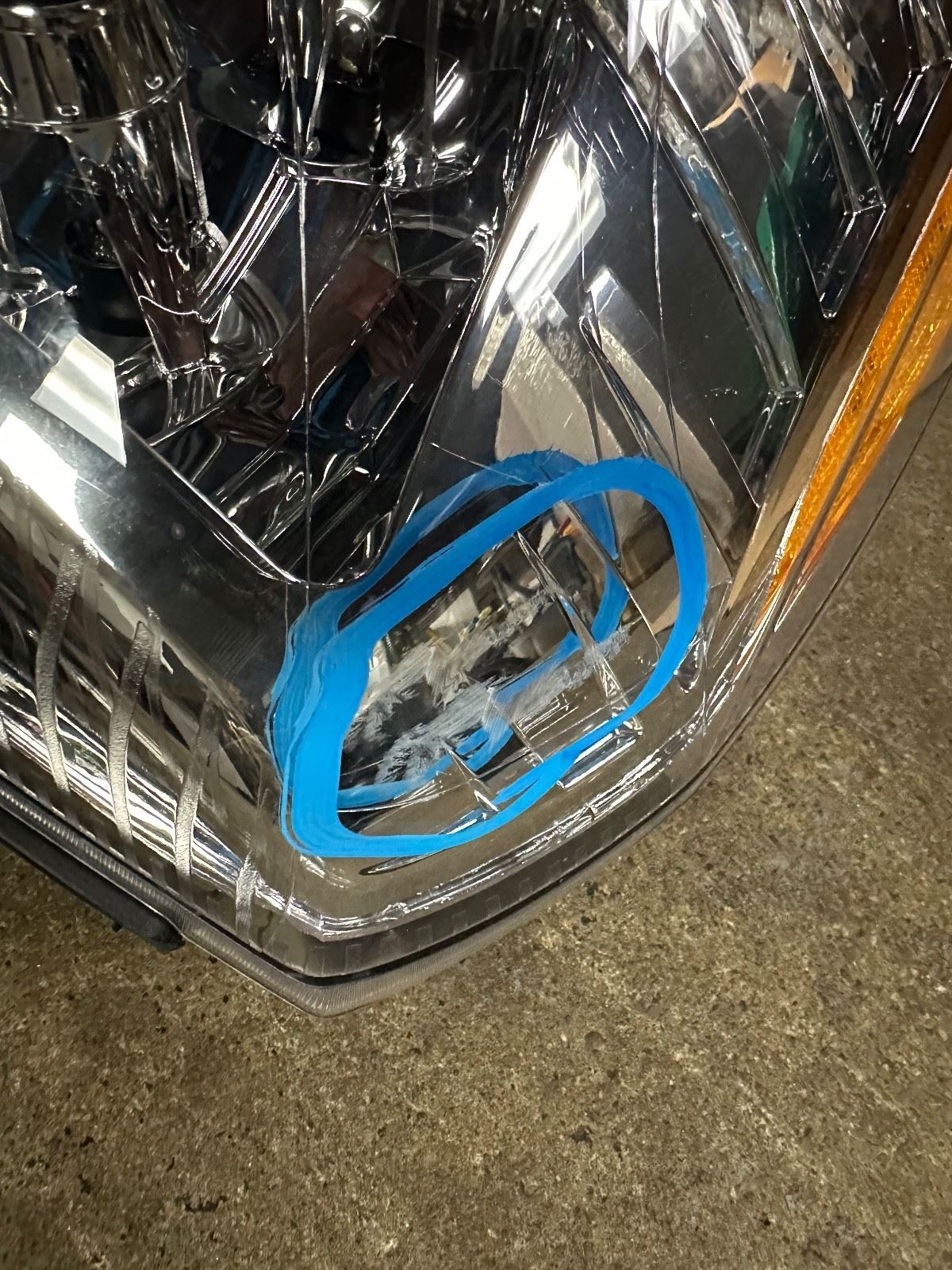 OEM | Headlight Assembly Passenger fits 07-09 Yukon Escalade 25897649
