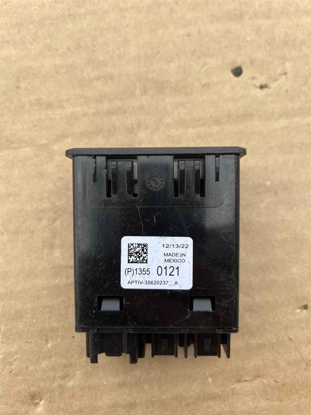 Genuine GM 13556336 Jet Black Dual USB Port Replaces 13550121