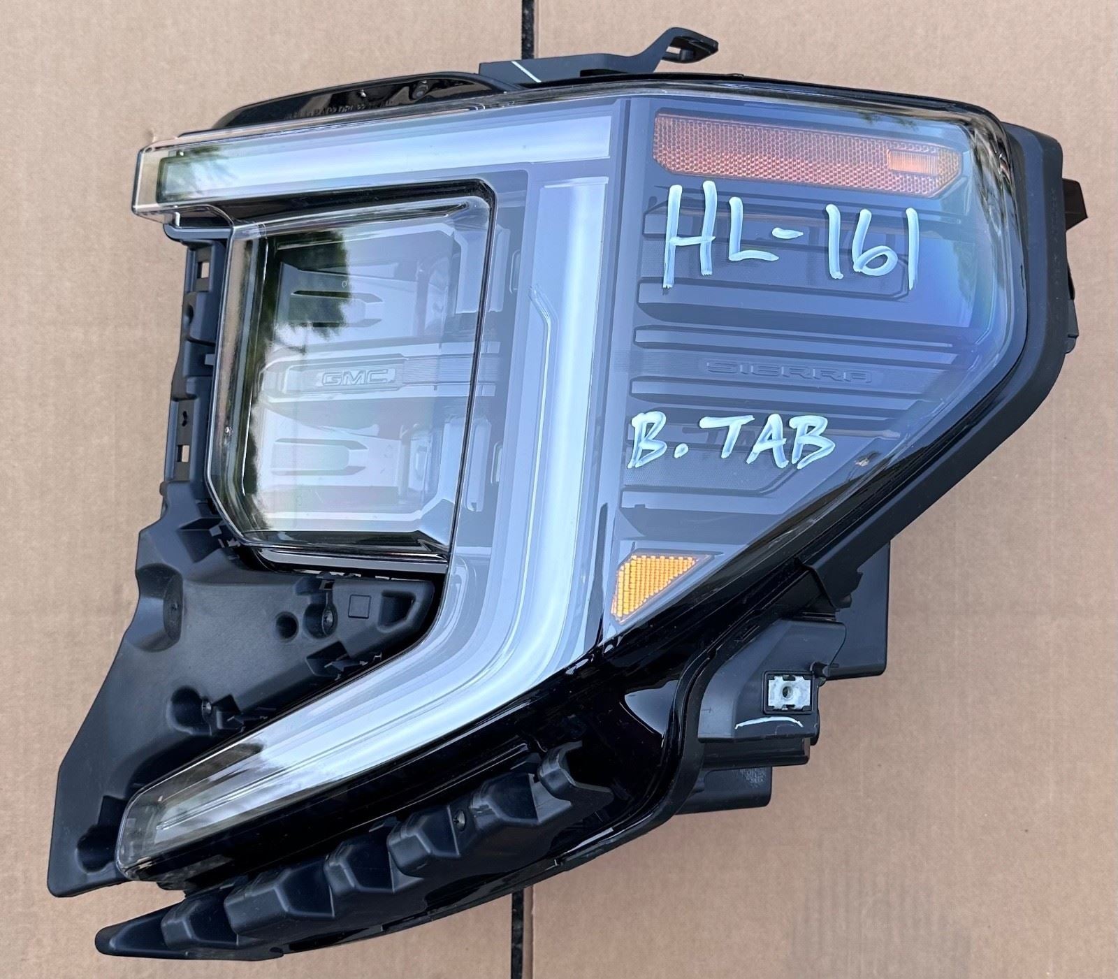OEM | Headlight Assembly Fits GMC Sierra 1500 85543193 Broken Tab