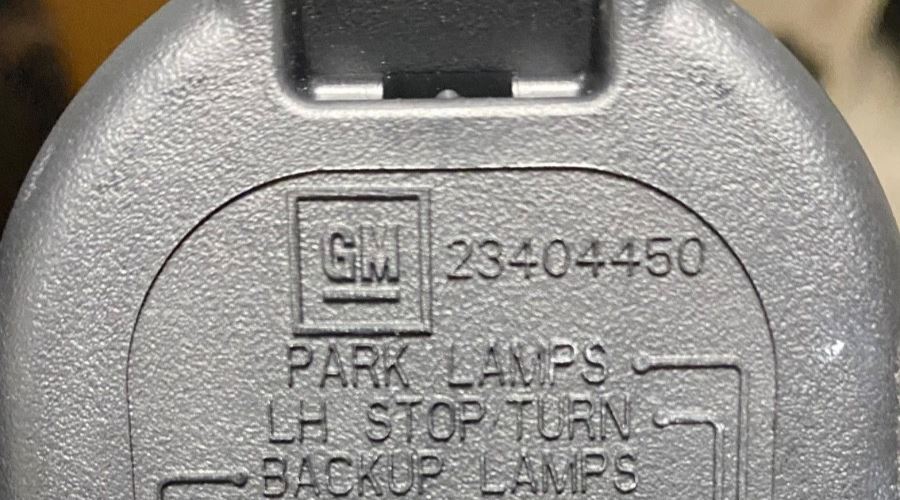 OEM | 7 pin to 4 pin Trailer Wiring Adapter fits 2015 Escalade GM 23404450