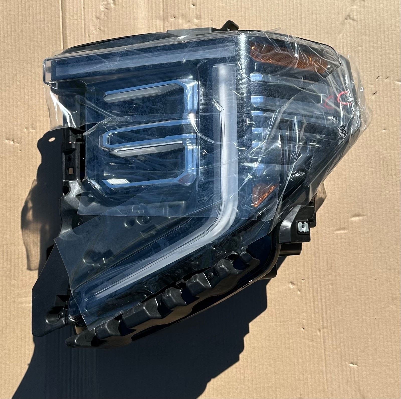 GM Front Headlamp Assembly 85064856 Driver Side - Minor Scratch - New Quality