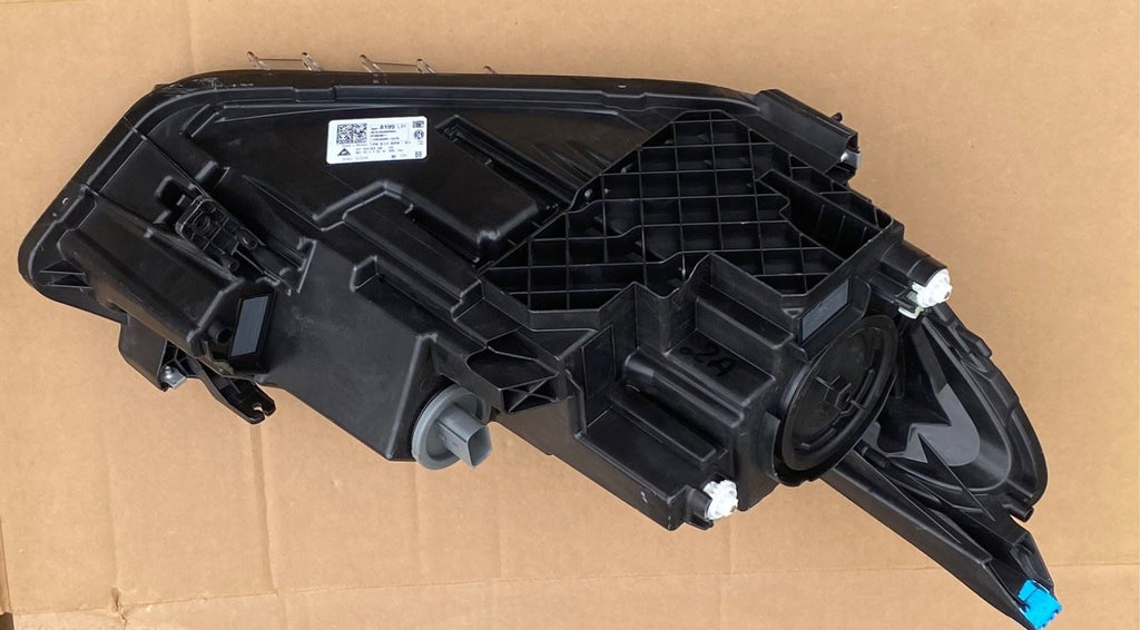 2019-2021 Chevy Silverado Driver LED Headlight 84818199 BROKEN TAB