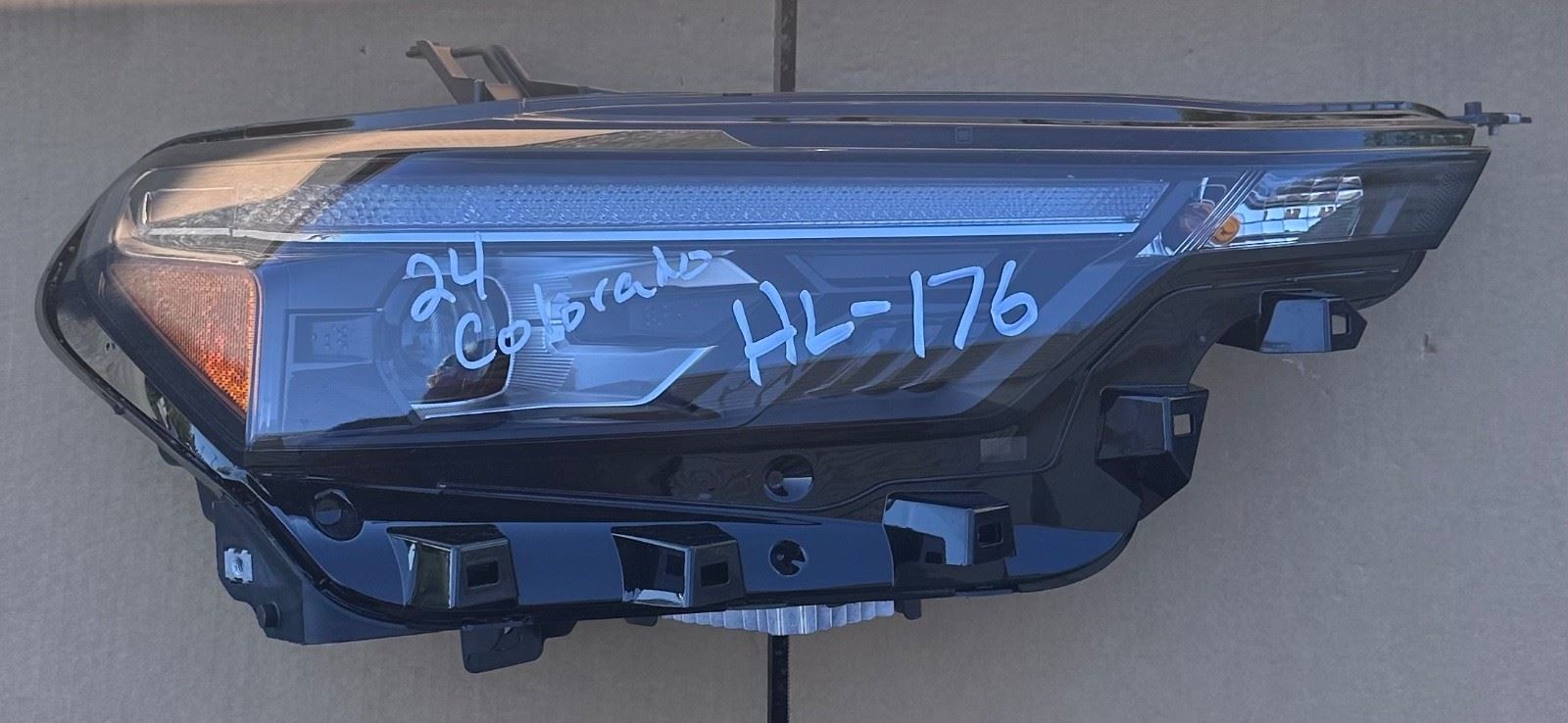 OEM | Headlight Assembly Passenger Side fits Colorado 24 - 25 GM 85051906