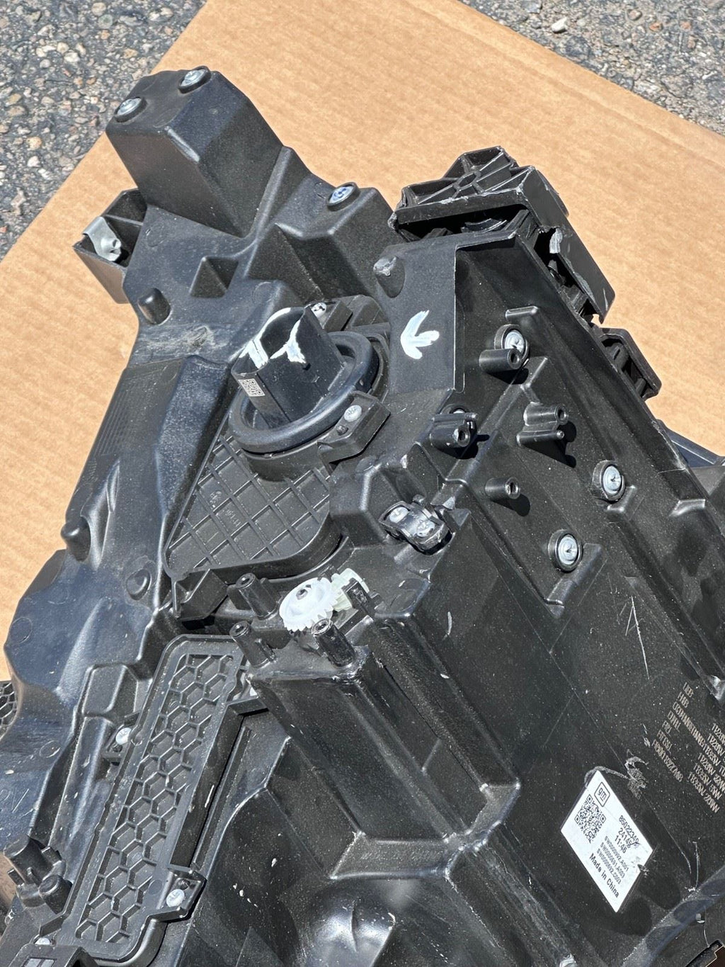 OEM | Headlight Assembly Driver Side fits 24-25 Lyriq GM 85022349
