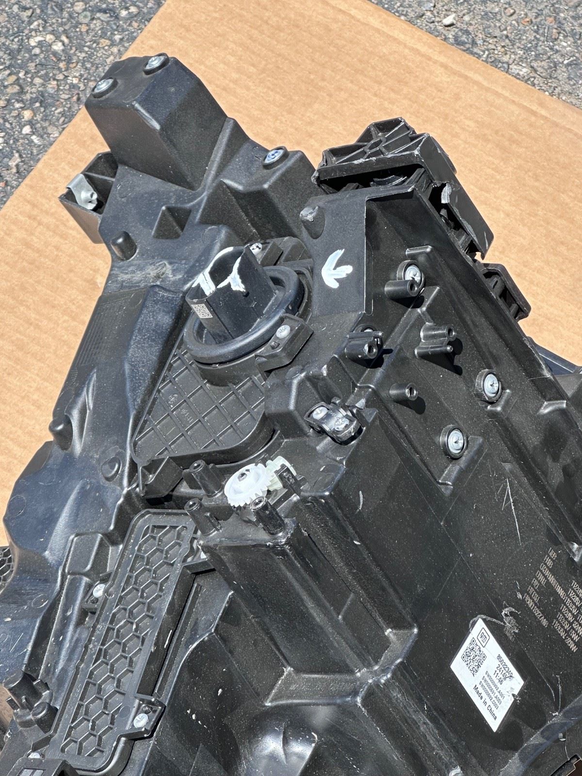 OEM | Headlight Assembly Driver Side fits 24-25 Lyriq GM 85022349