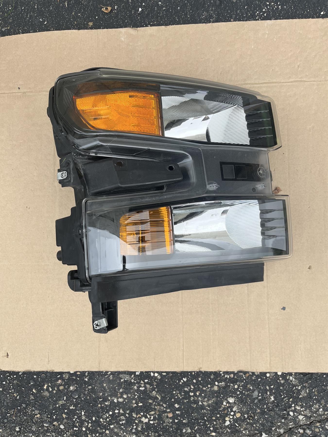 OEM GM 84621849 RH Headlight Assembly Silverado Passenger Side