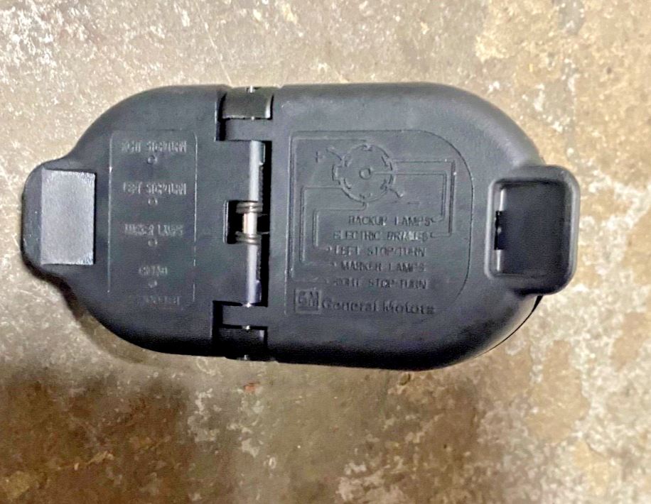 OEM | Tow Vehicle Electrical Receptacle GM 22900481