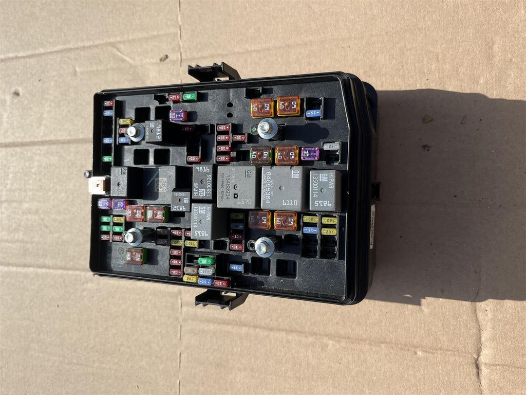 GM OEM Engine Fuse Relay Box Junction Block 86525980
