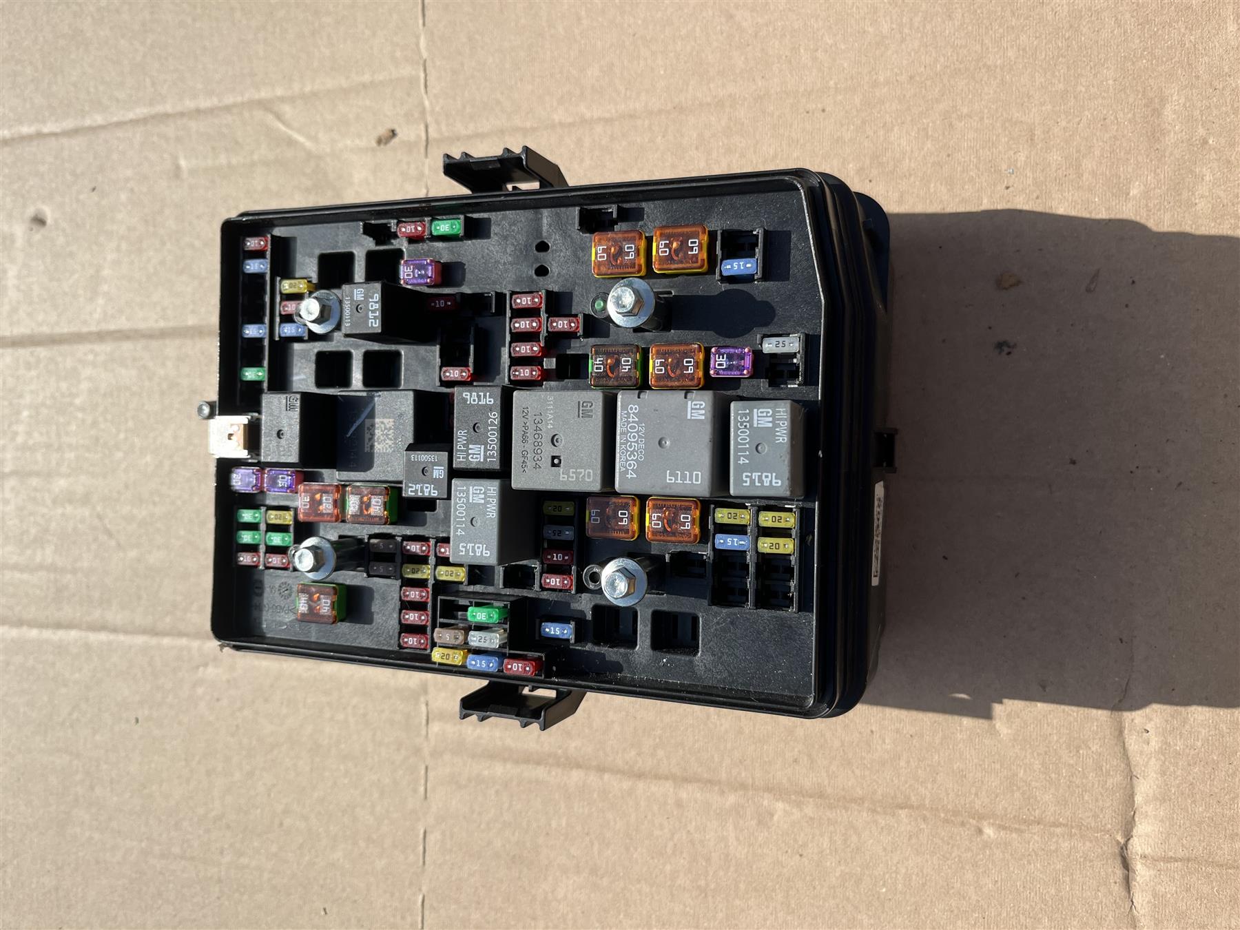 GM OEM Engine Fuse Relay Box Junction Block 86525980