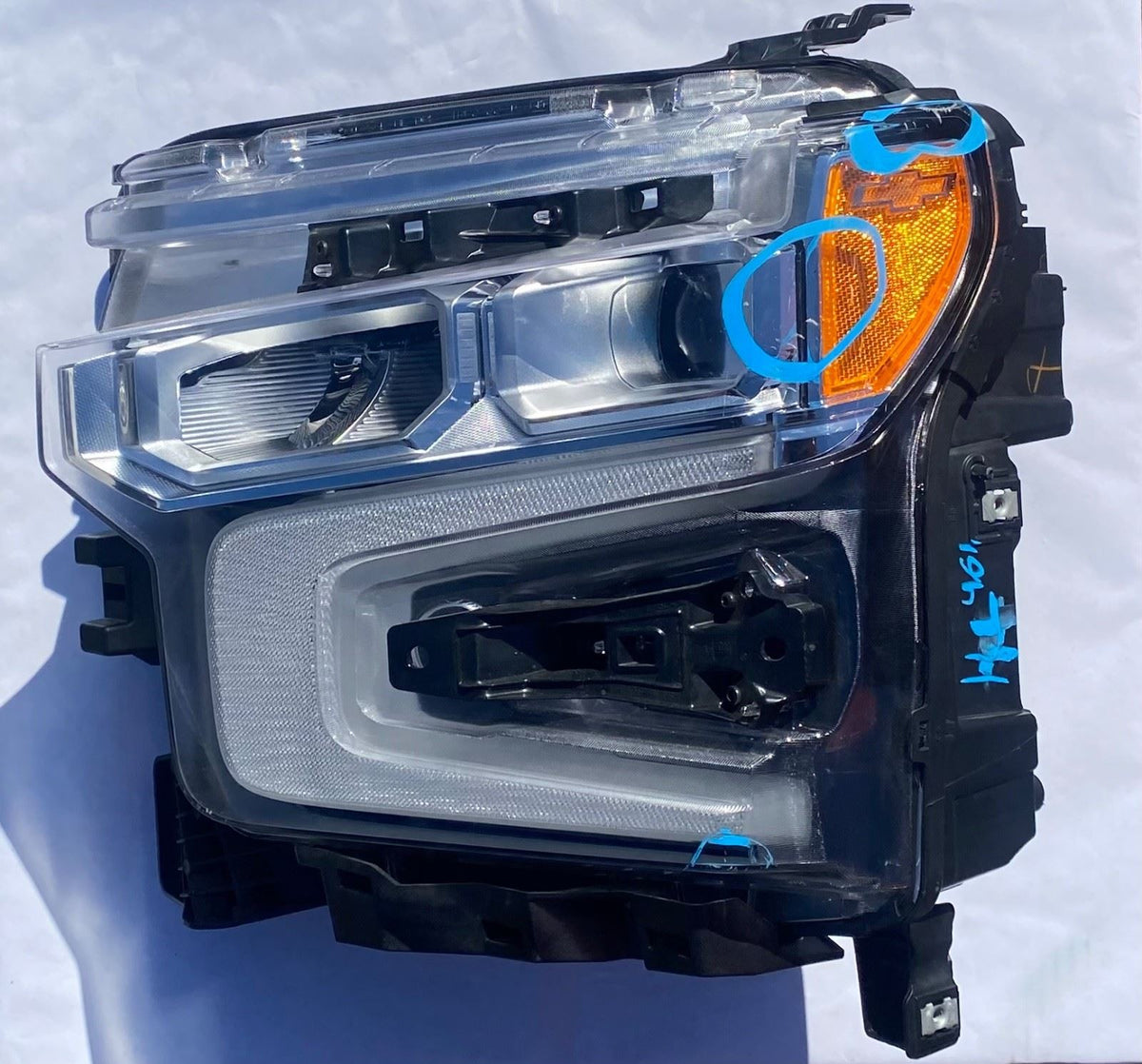 OEM GM Headlight Assembly 85606132 Front Right RH Grade B Small Scratches