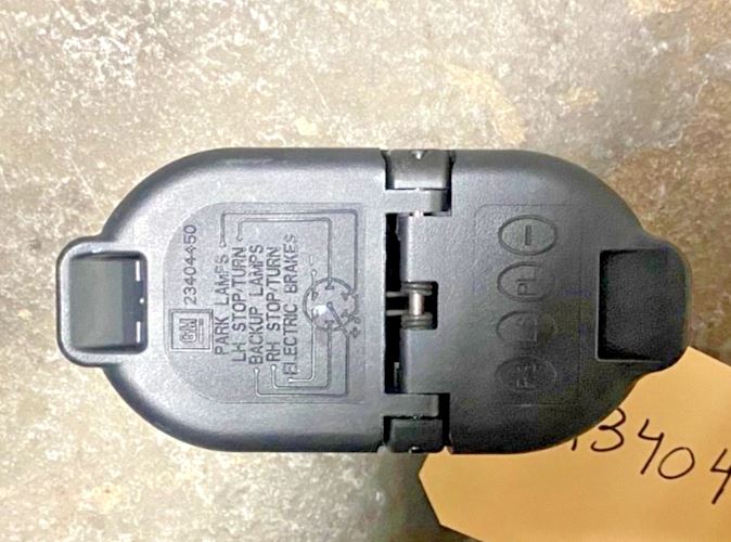 OEM | 7 pin to 4 pin Trailer Wiring Adapter fits 2015 Escalade GM 23404450