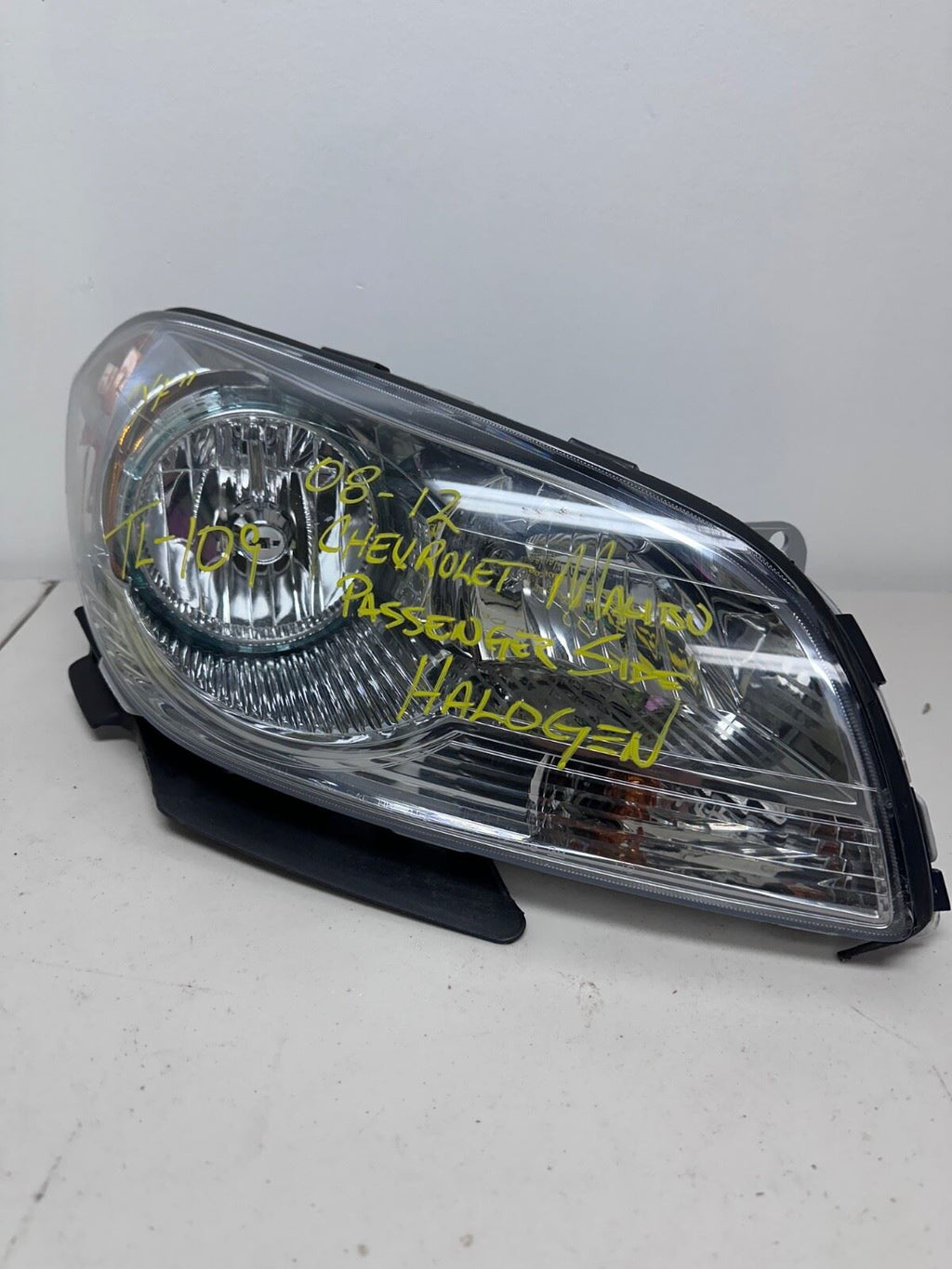 OEM | Headlight Assembly Chevrolet Malibu Right Passenger Side 08-12