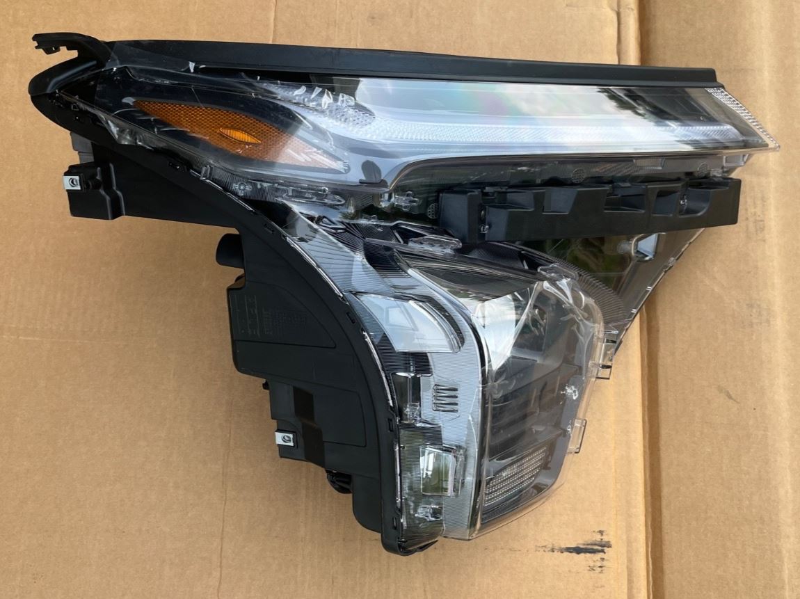 42928410 Headlight RH For 24-26 Trax LT 2RS Activ LED w/ DRL Projector