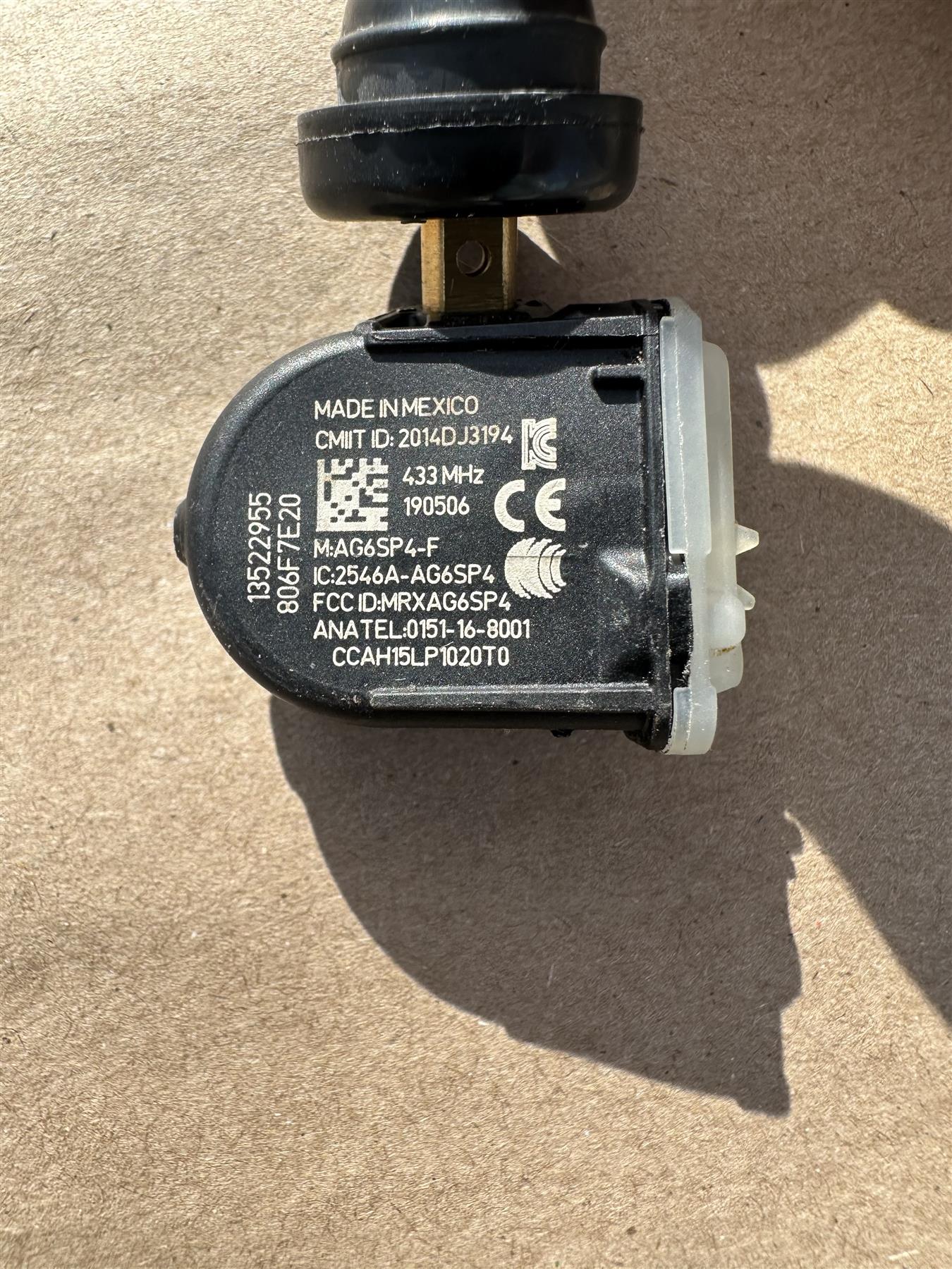 Genuine GM 13522955 TPMS Tire Pressure Indicator Sensor Assembly
