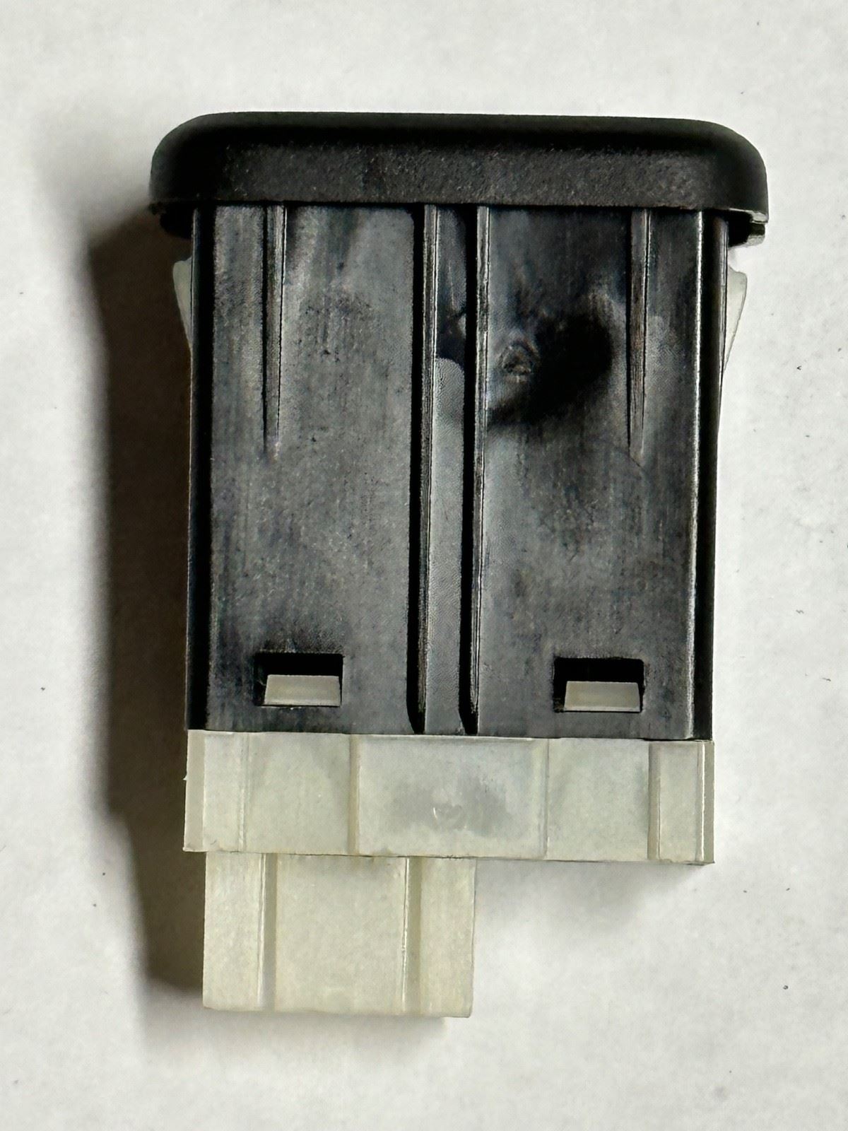 GM 13598459 Dual USB Interface Port | 2014-2025 Chevy Equinox Malibu GMC Acadia