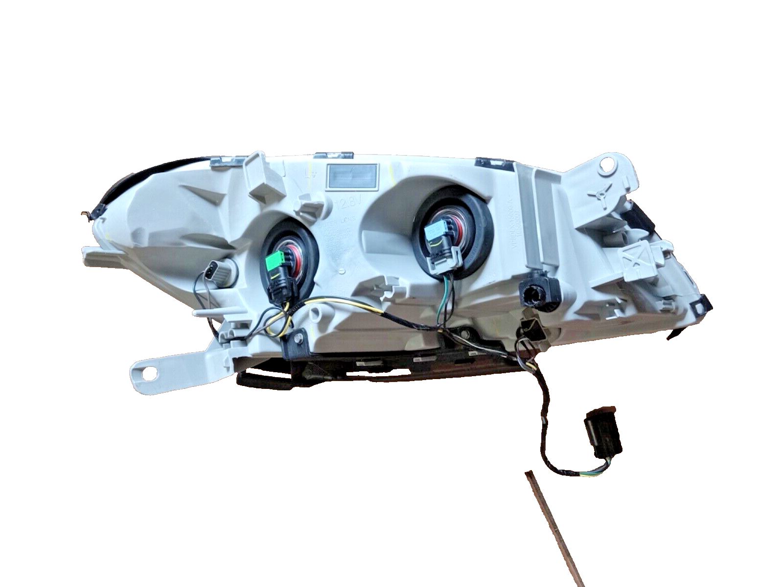2008 - 2012 Chevy Malibu LTZ  Driver Side Headlight 25984638