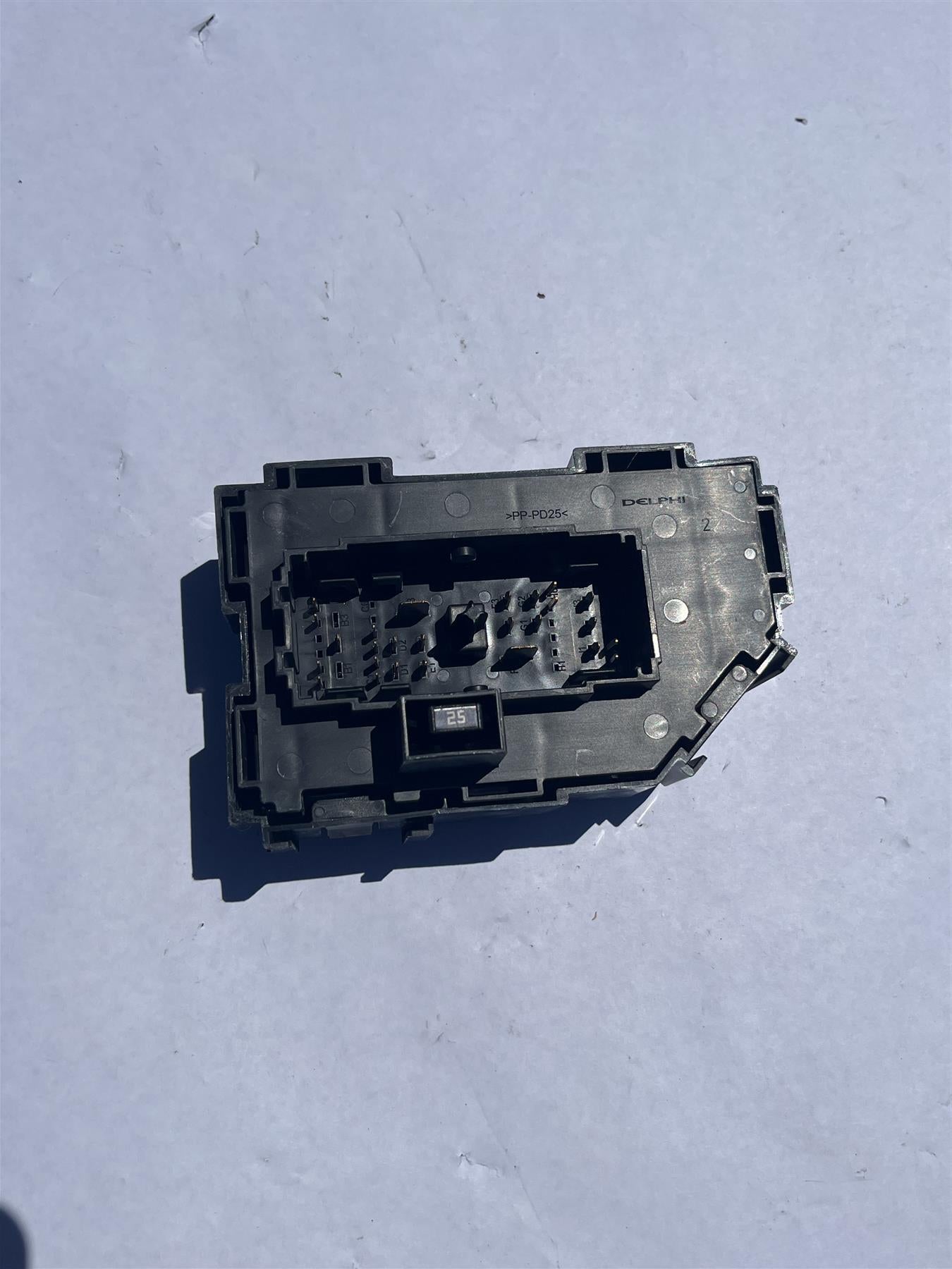 Genuine GM Electrical Fuse Relay Junction Block 22925213 - OEM Instrument Panel