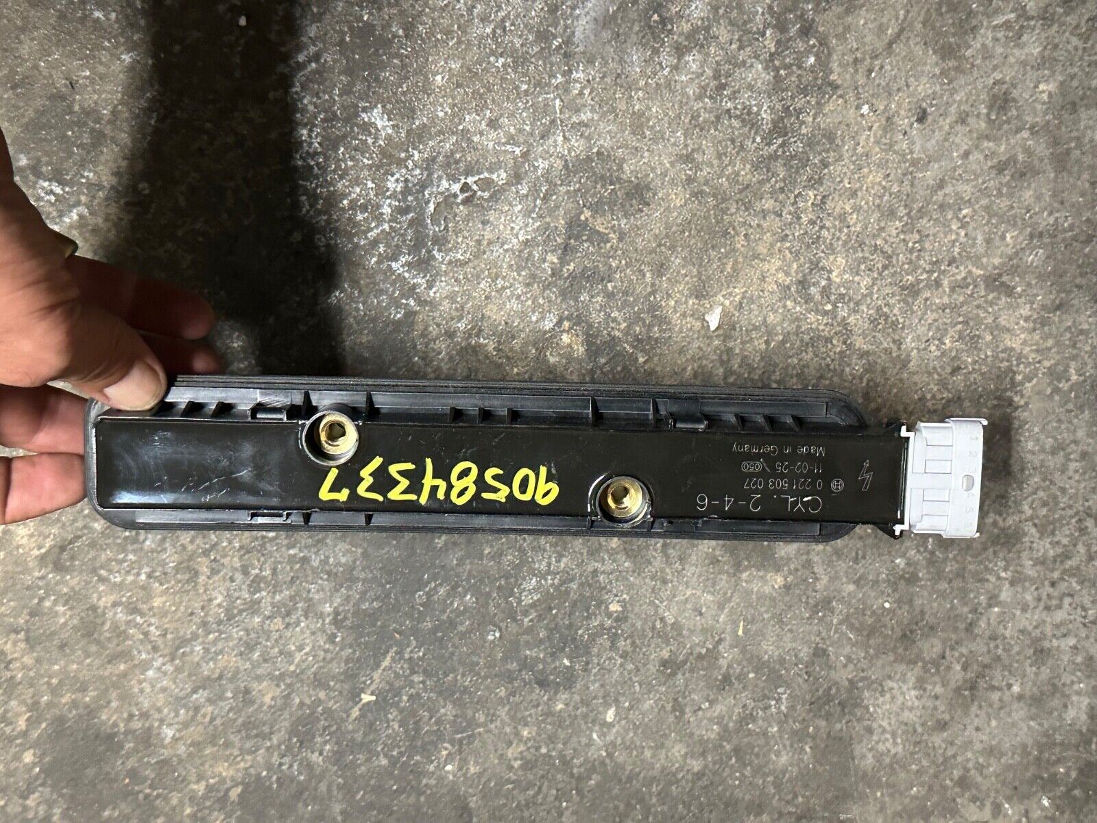 Ignition Coil GM Genuine Parts 90584337 1999 - 2005 GM 3.0L