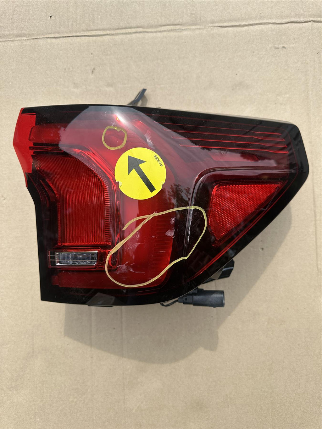 OEM General Motors Tail Light 26576395 Genuine GM Rear Taillight