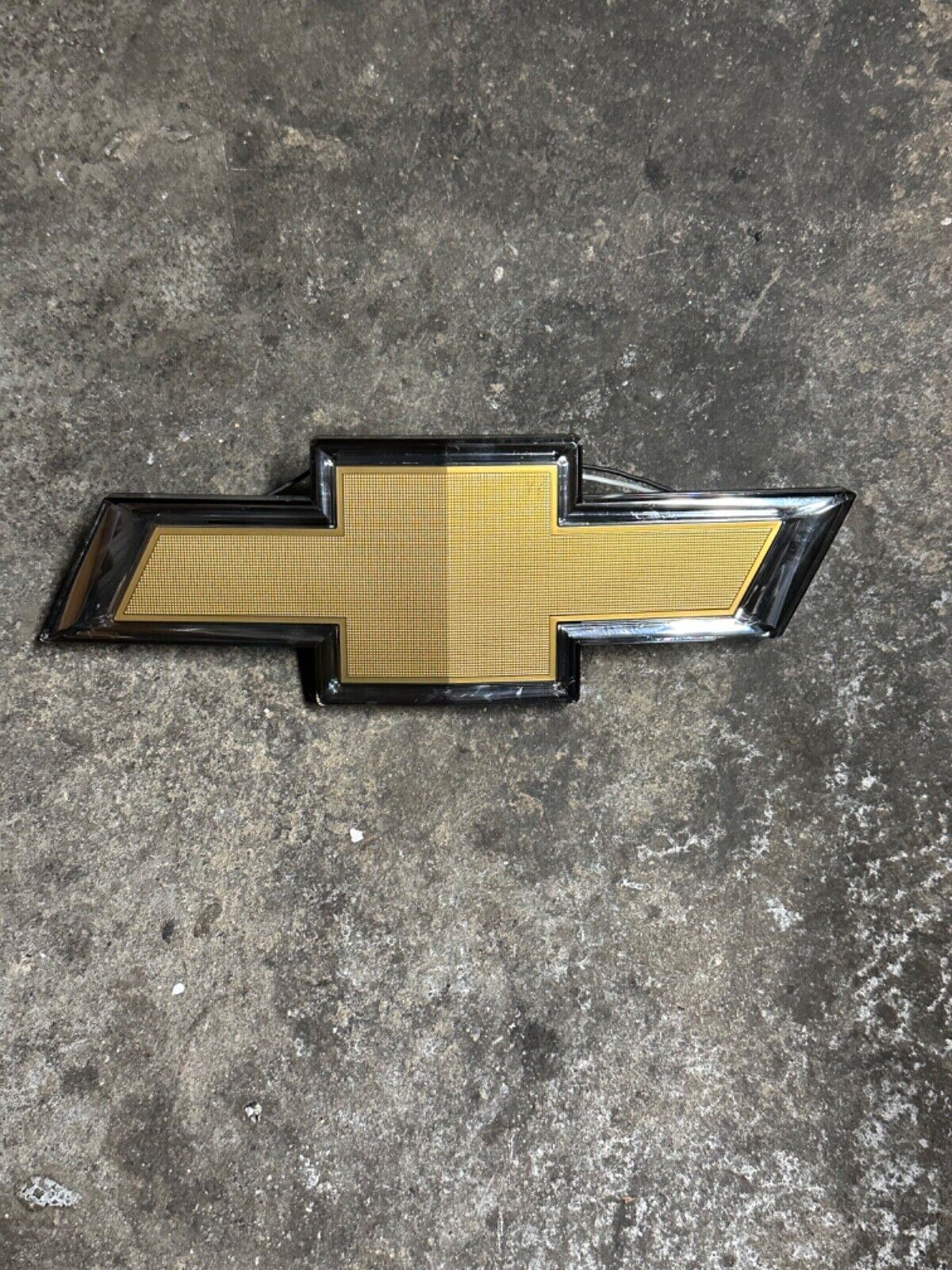 Chevrolet Camaro Front Grille Gold / Chrome Bow Tie EMBLEM new OEM 22761889