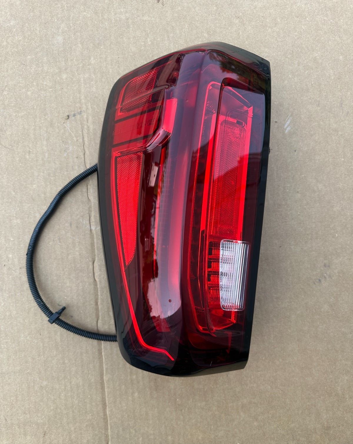 OEM 19-24 GMC Sierra 1500 Driver Left Side LED Tail Lamp Assembly 85727855