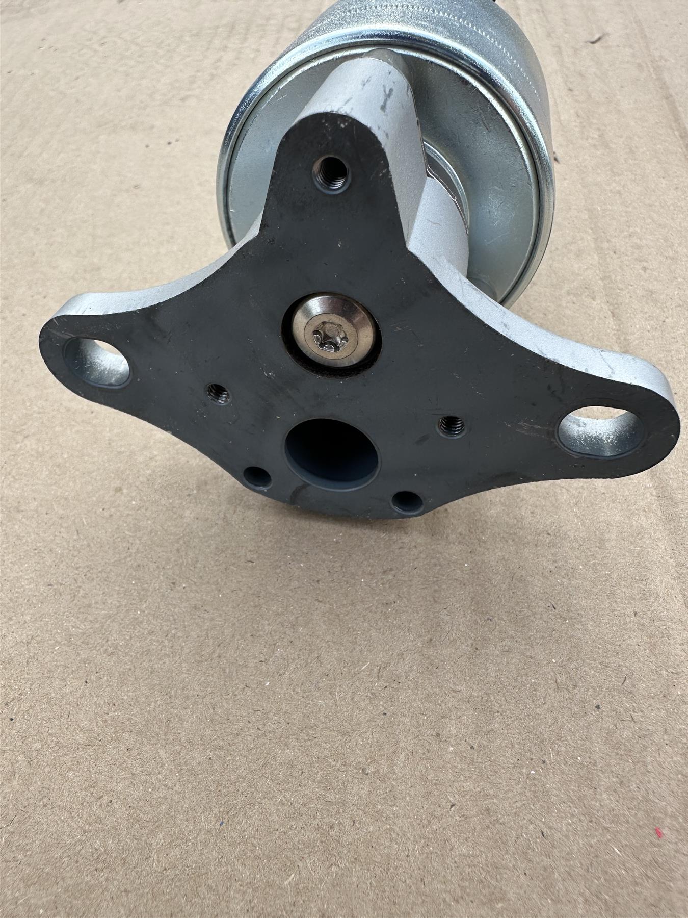 Genuine GM 12578040 EGR Valve OEM Genuine Replacement