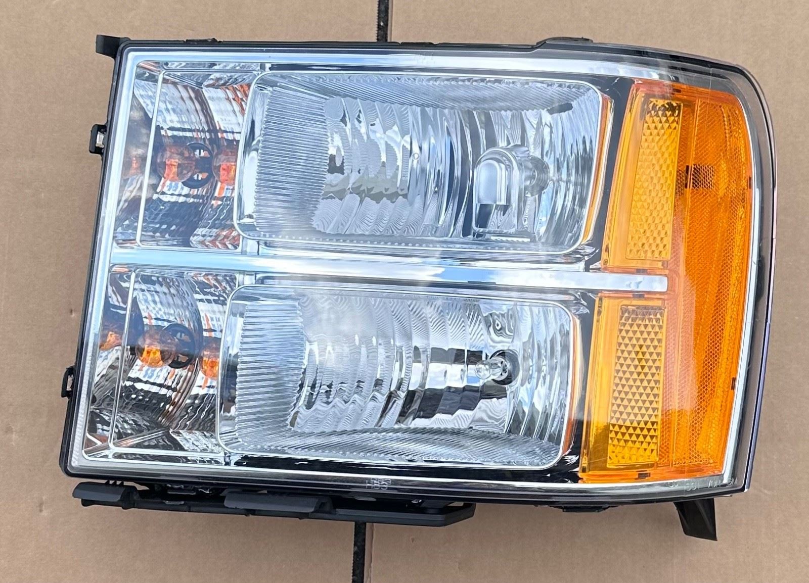 OEM | Headlight Assembly Driver Side fits 07 - 14 Seirra 3500HD 22853029