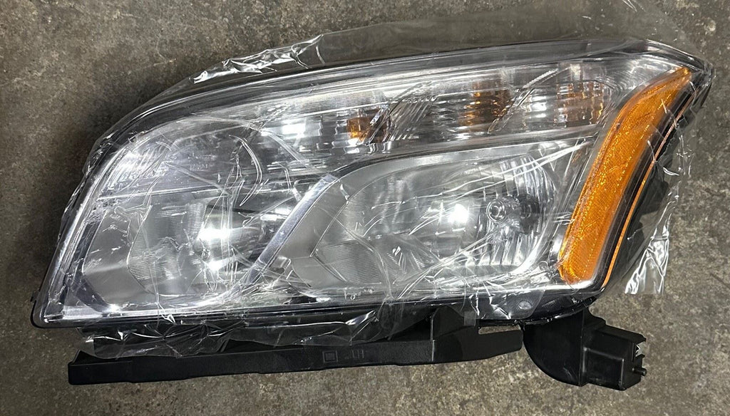 OEM | 2013-2016 Chevrolet Trax Driver Side Headlight Broken Tab/s