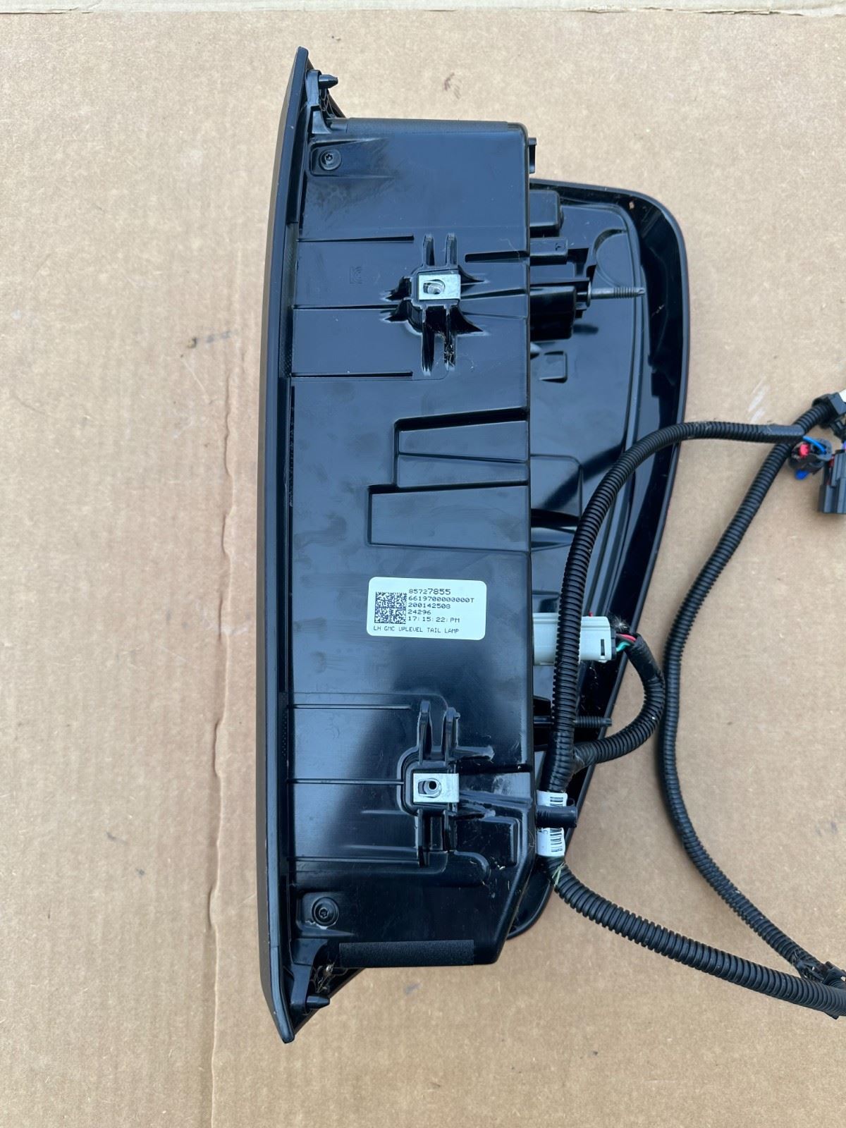 OEM 19-24 GMC Sierra 1500 Driver Left Side LED Tail Lamp Assembly 85727855