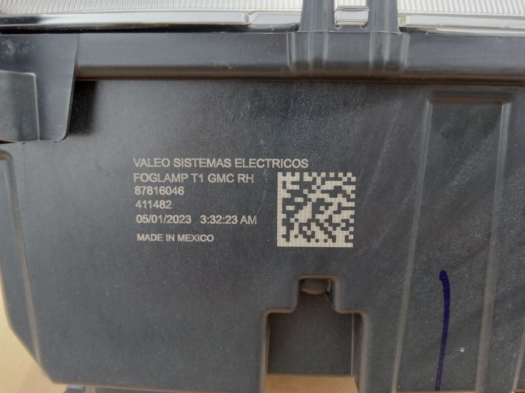 OEM 2020 GMC Sierra passenger fog light 87816046