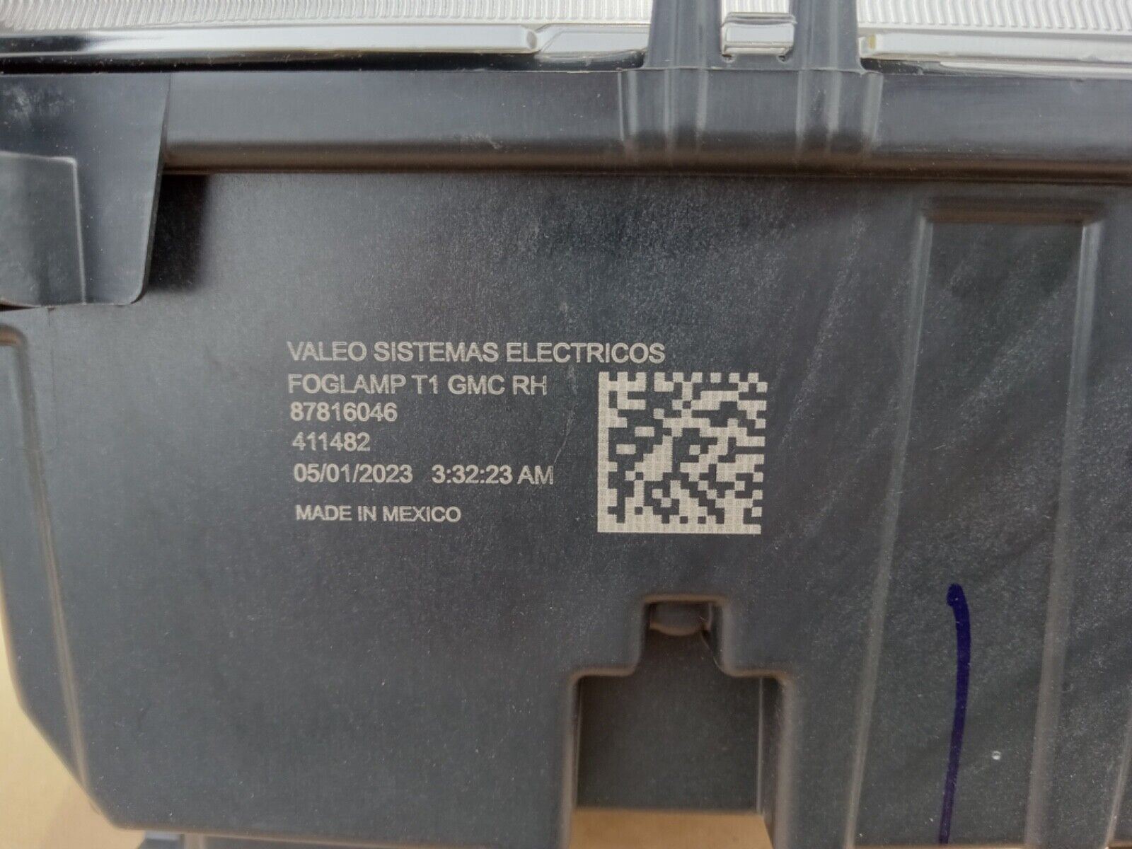 OEM 2020 GMC Sierra passenger fog light 87816046