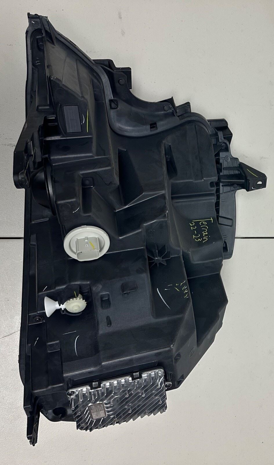 Driver Side LED Headlight OEM 2022 2023 2024 GMC Terrain Broken Tab